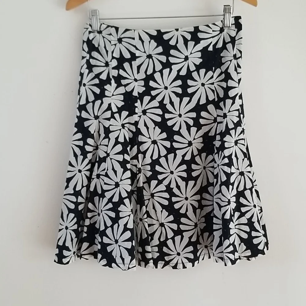 New York & Company White Black Floral A skirt